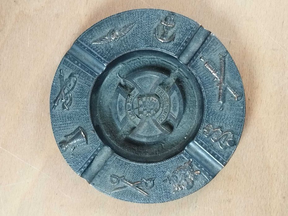 Cinzeiro Liga dos Combatentes