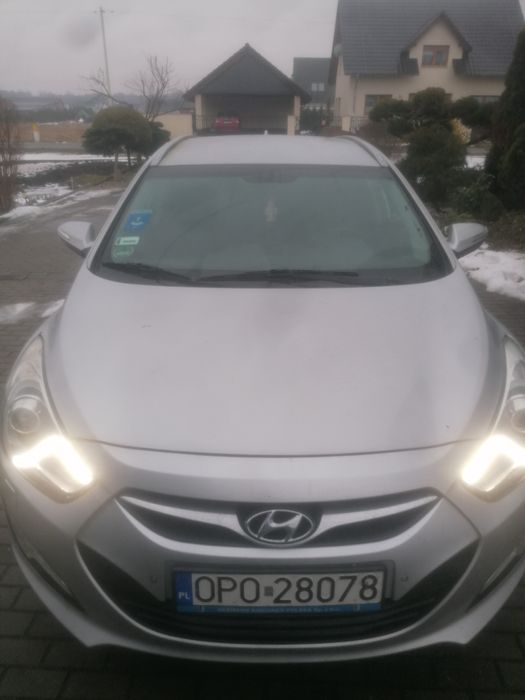 Sprzedam Hyundaia i40 kombi. Z małym przebiegiem.