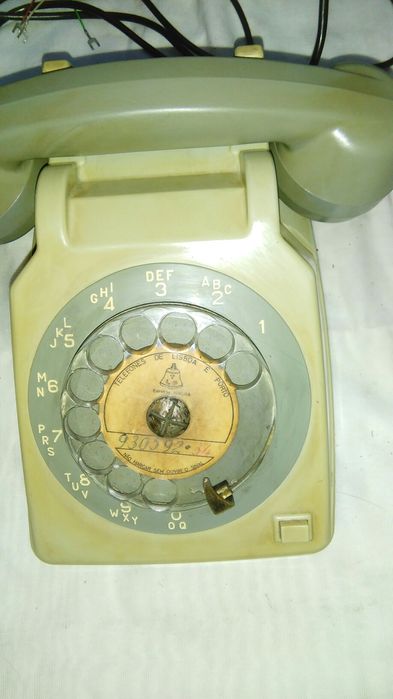 Telefone antigo de disco giratório