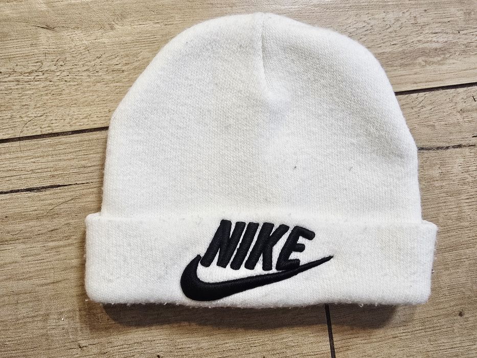 Nike biała czapka dla dziecka rozm.128-140