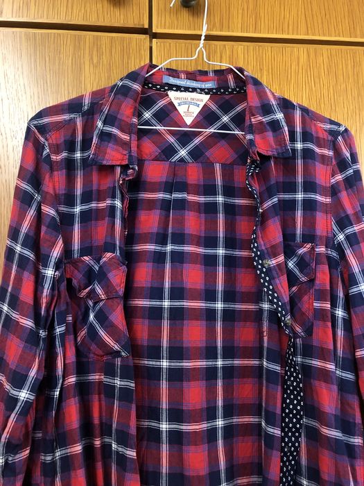 Camisa xadrez vermelha e azul