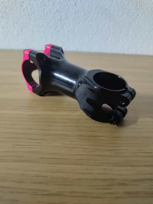 Avanço CNC em alumínio