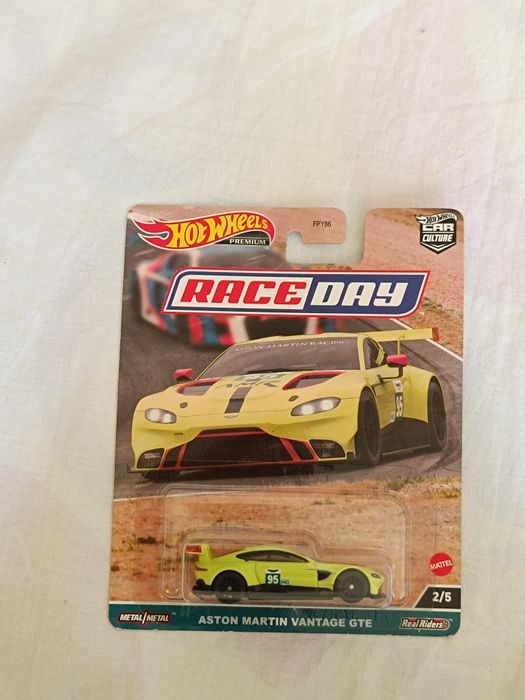 Hot Wheels premium Aston Martin Vantage GTE