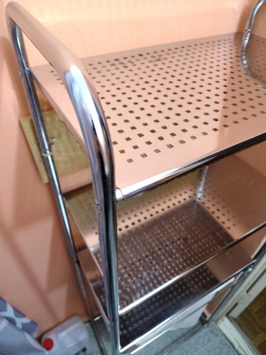 Етажерка стелаж металевий для ванної кімнати з кошиком для білизни