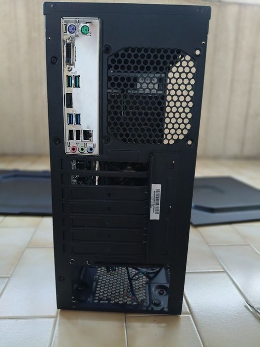 Caixa Cooler Master Micro ATX com leitor de DVD