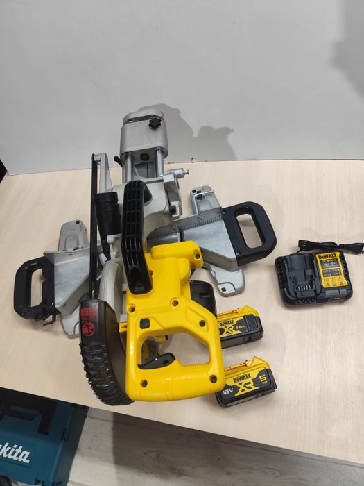 DeWal DCS365/ безщіткова акумуляторна торцовка Девол