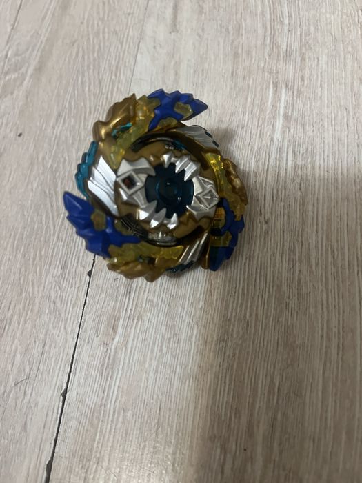 Блейблейд Фафнір Ф4 Привид Geist Fanfir Beyblaede burst b-122