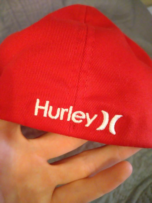 Boné vermelho Hurley