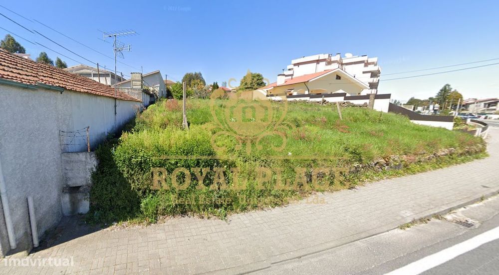 Terreno com 1030m2 junto à Nacional nº1 em Lourosa