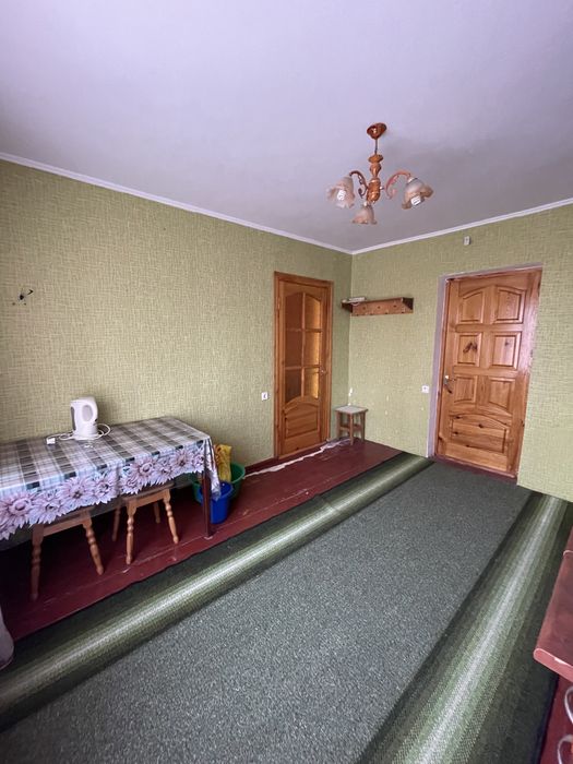 Три кімнати, житло