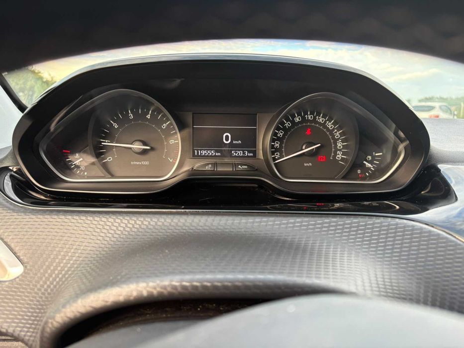 Peugeot 208 usado — photo 4