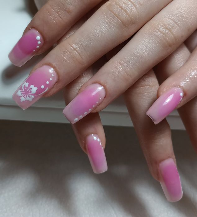 Pazurki na wiosnę - stylizacja i regeneracja