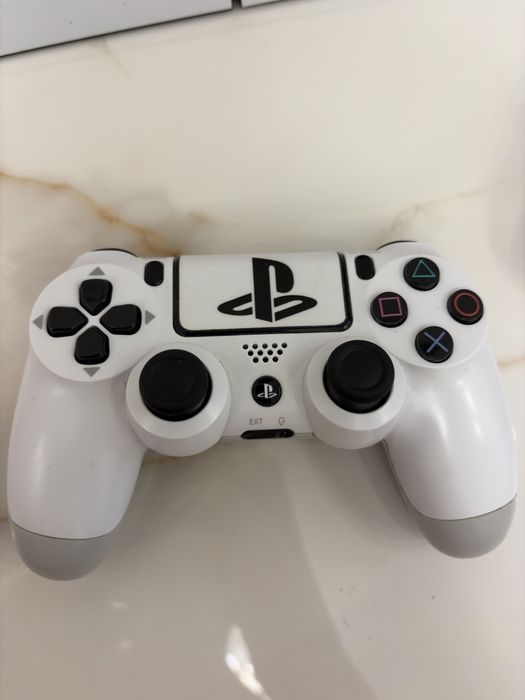 Продам playstation 4 Fat на 500 гб