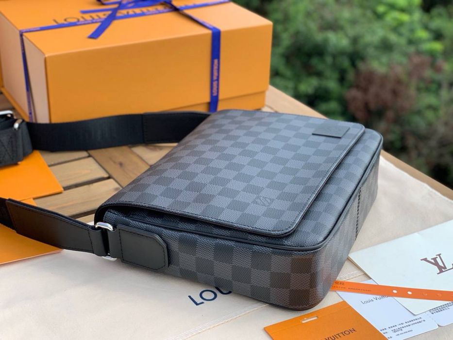 Louis Vuitton District Messenger