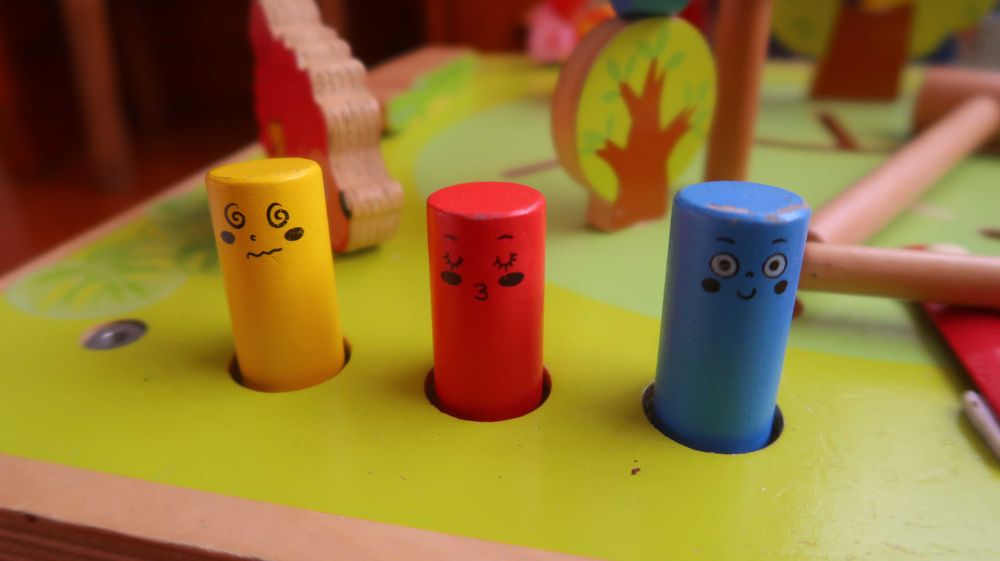 Mesa de actividades  de madeira