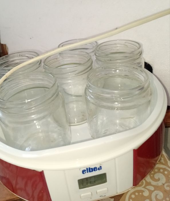 Йогуртниця Elbee.