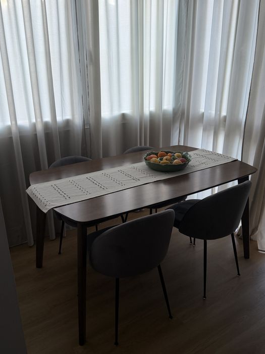 Conjunto de Mesa e Quatro Caderias