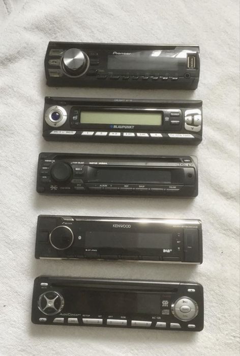 Автомагнітола манітофон CD DVD MP3 USB AUX Bluetooth