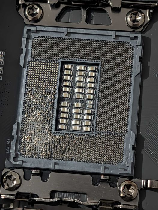 Z790 Aorus Xtreme X Motherboard - Socket danificado