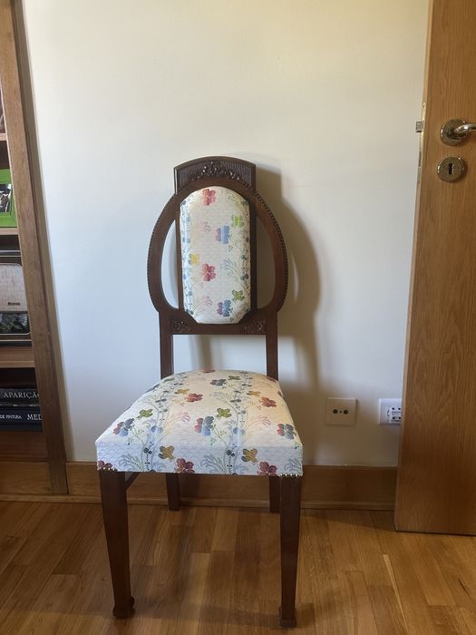 3 Cadeiras “arte nova” com estofo em seda (flores)