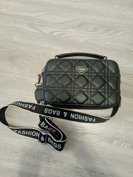 Жіноча чорна сумка