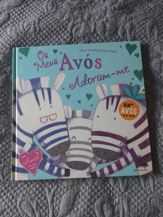 Livro infantil " Os meus avós adoram-me"