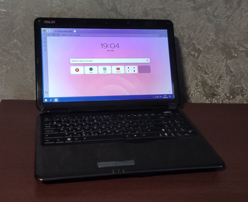 Ноутбук Asus K50IJ (акумулятор тримає, є зарядне в комплекті)