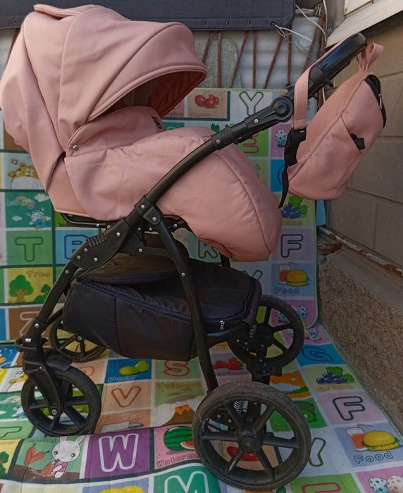 Продам дитячу прогулянкову коляску на гелевих колесах від народження.