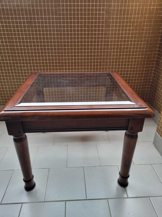 Mesa de Apoio / Centro em Cerejeira com Tampo em Vidro (Excelente Estado)