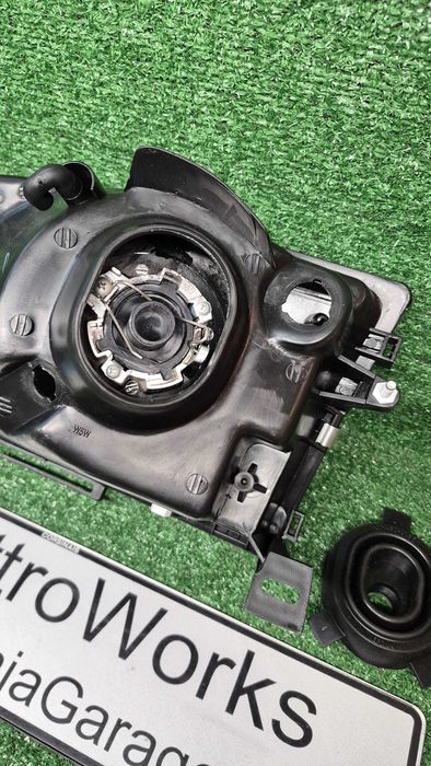 Otica Farol Direito Ford Transit MK4 1994 a 2000 Ref. 431-1151R-LD-EM NOVO DEPO