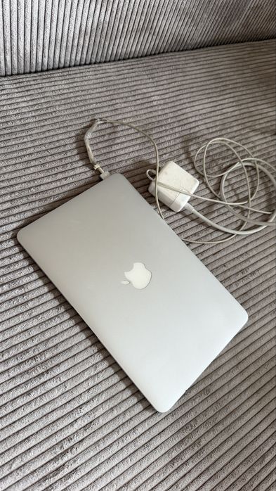 Macbook air 11 cali rok 2012