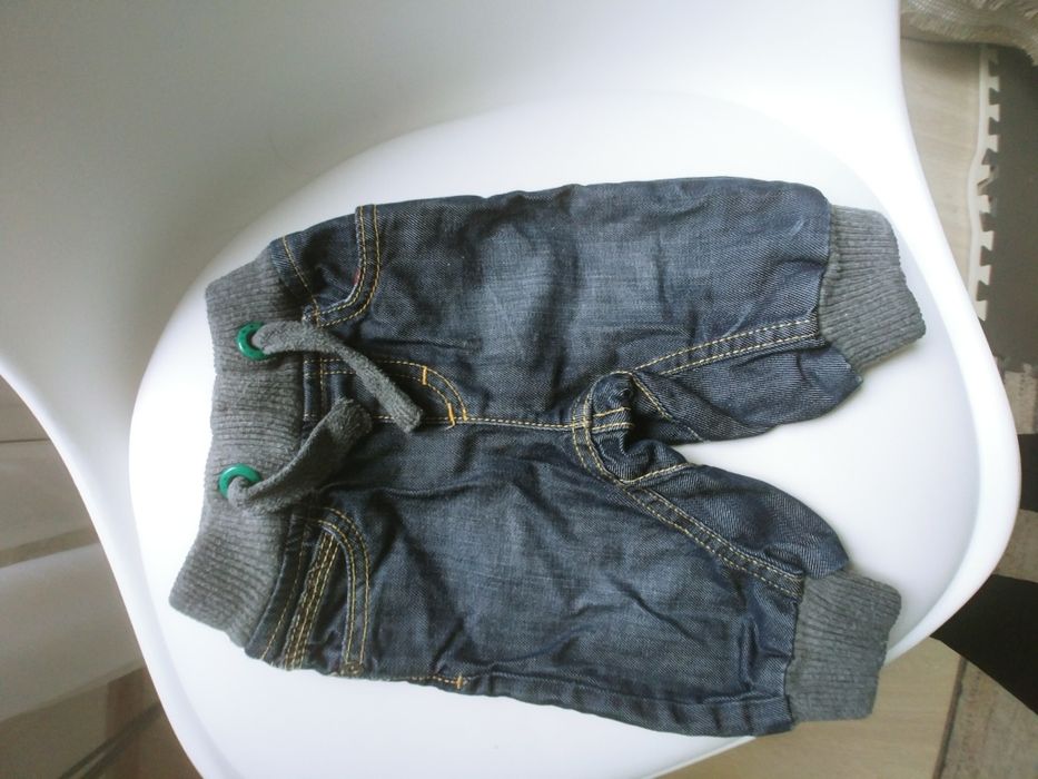 2 pary Jeansy:  Ted Baker  r. 62.  0-3 mies. Rezerwacja
