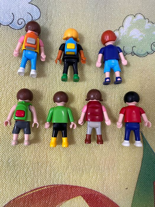 Фігурки та елементи конструктора playmobil