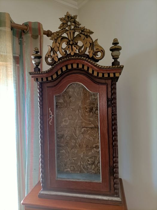 Oratório Antigo em Madeira