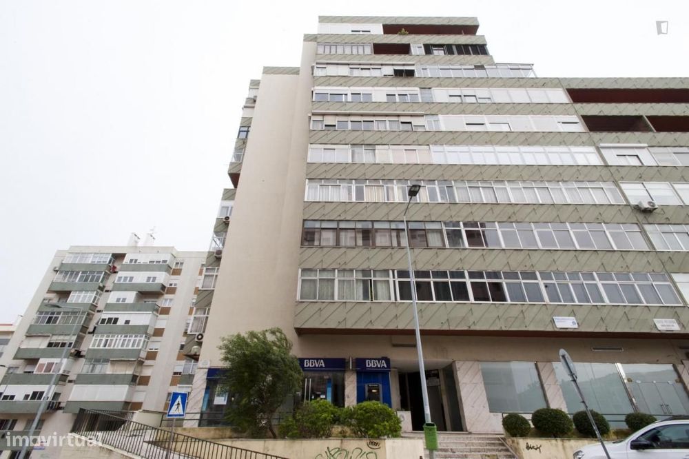 Quarto - localizado em Olaias Lisbon