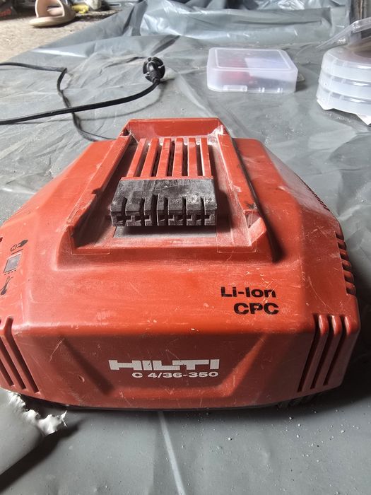 Ładowarka Hilti C 4/36-350.