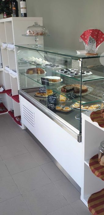 Vitrine frigorífica de pastelaria  para venda. Praticamente nova. Sem uso.