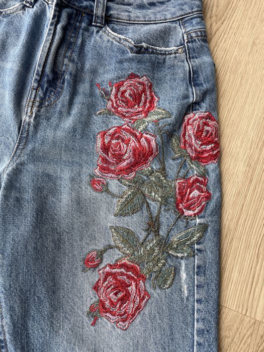 Calcas de ganga com bordados e rasgados tamanho 34