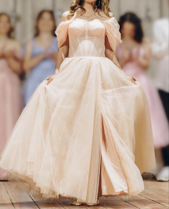 Випускна сукня з корсетом персикового кольору, фатін, XS