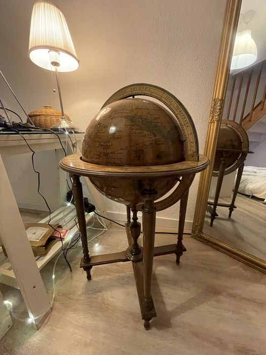 Mini bar globo em madeira