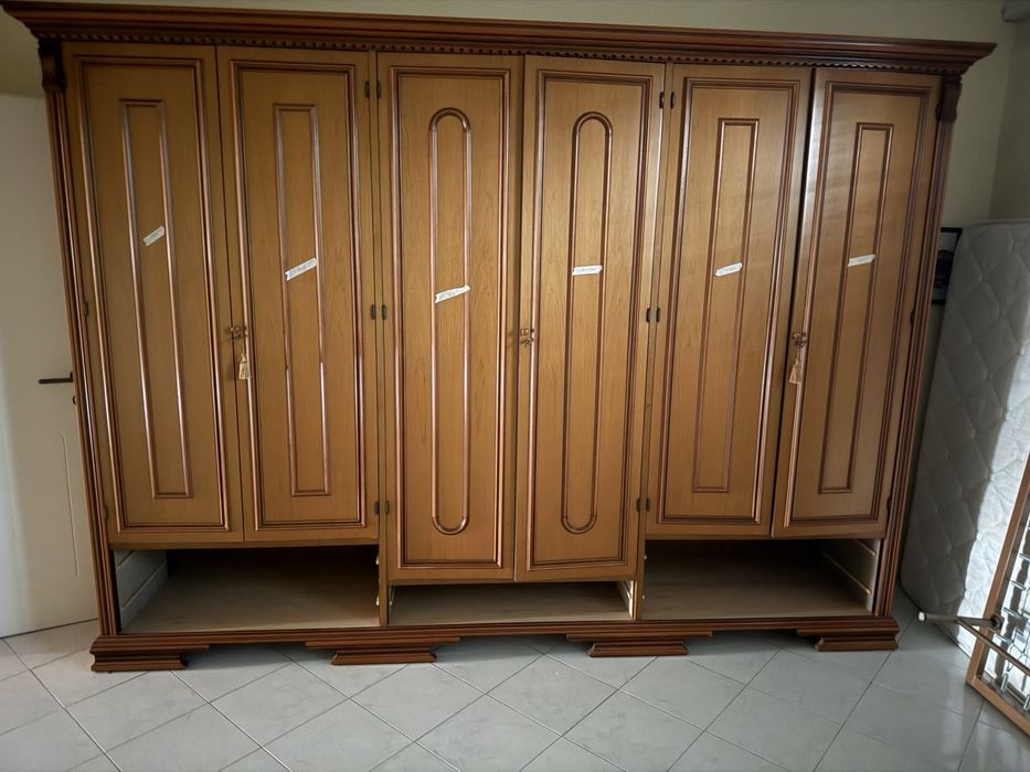 Спальня  з масиву в комплекті ліжко комод дві тумбочки