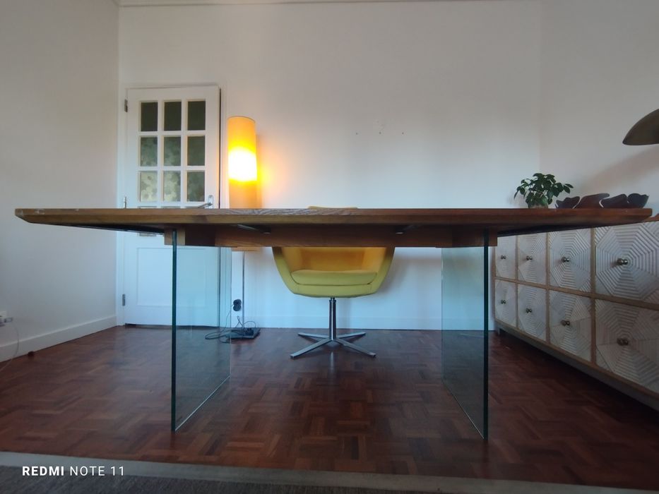 Mesa Float em madeira maciça