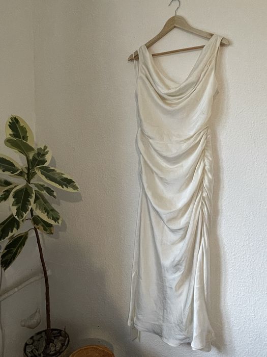 Kremowo biała sukiebka satynowa ślubna