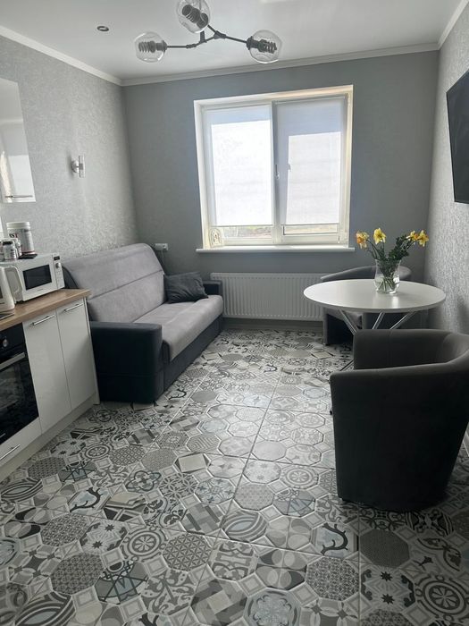 Срочно! ЭКС  1но комнатная на Сахарова с  ремонтом мебелью  за 48 500