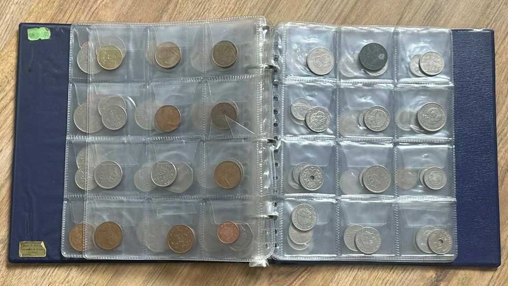 Álbum com 96 moedas