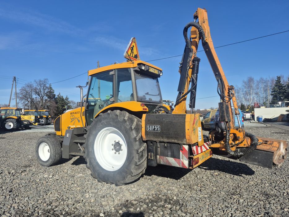 Renault Ergos z kosiarka bijakowa mulczerem na wysiegniku do koszenia