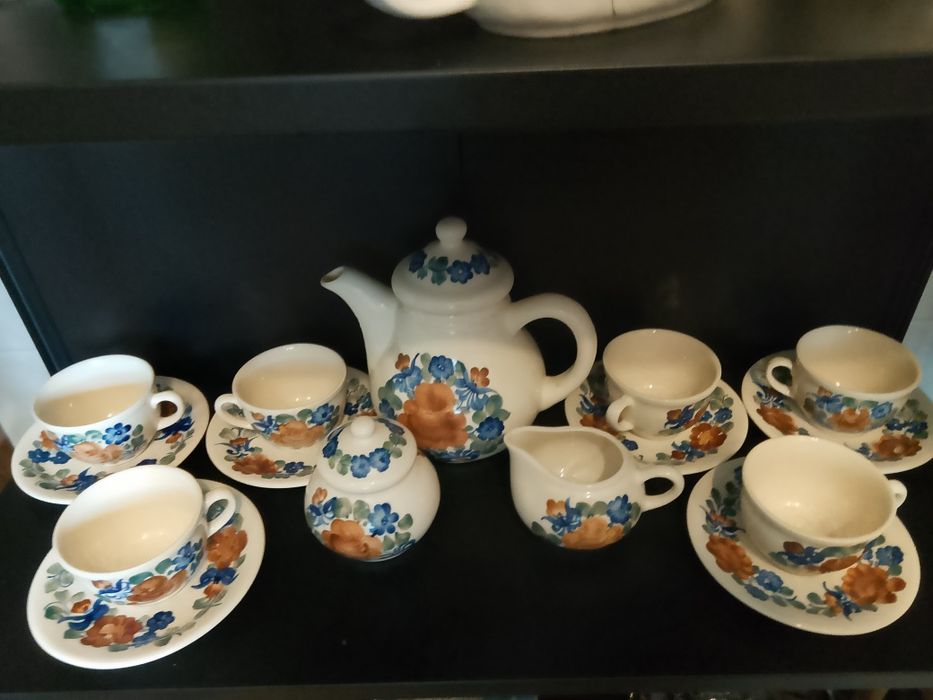 Fajansowy serwis do kawy sygnowany