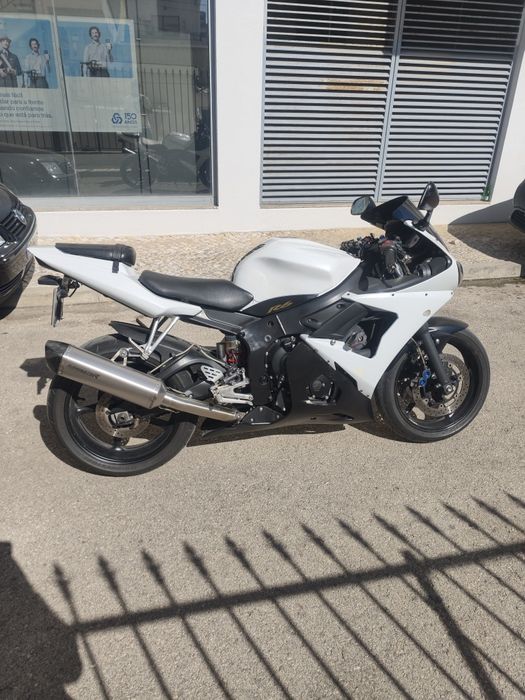Yamaha R6 2004 .