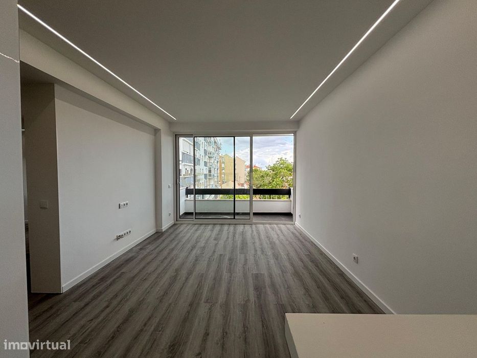 Apartamento Renovado T3 em Sacavém, Loures - Oportunidade Única