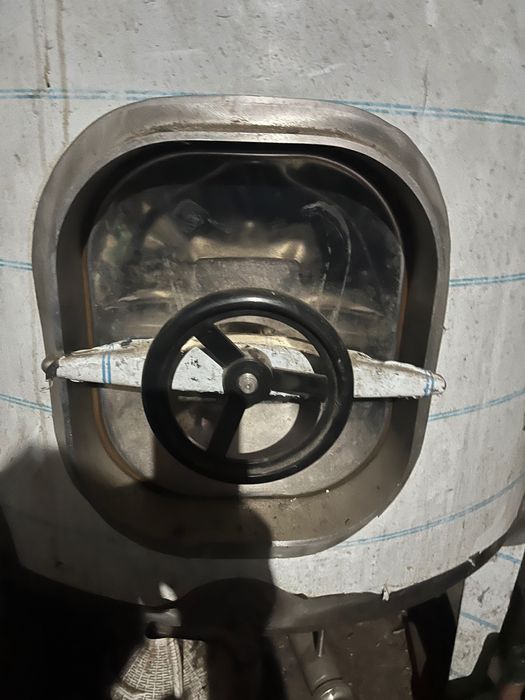 DUAS Cuba Vinho em Inox de 1000L em Bom Estado